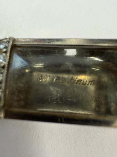 Lot 239 - Unsigned - A diamond set cocktail watch
