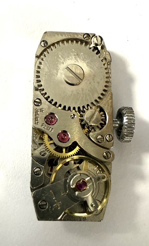 Lot 239 - Unsigned - A diamond set cocktail watch