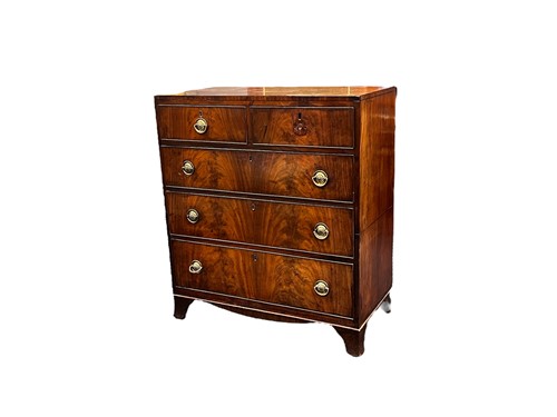 Lot 733 - A Regency mahogany chest of drawers, 104 x 92...