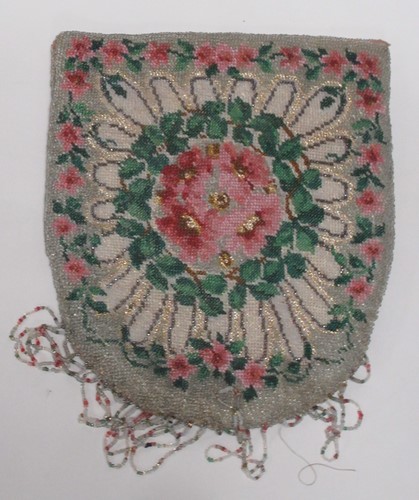 Lot 186 - A beaded evening bag, early 20th century, a...