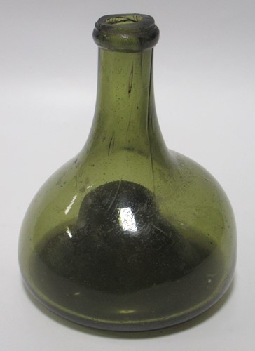 Lot 194 - An 18th century green 'onion' bottle, 16cm high
