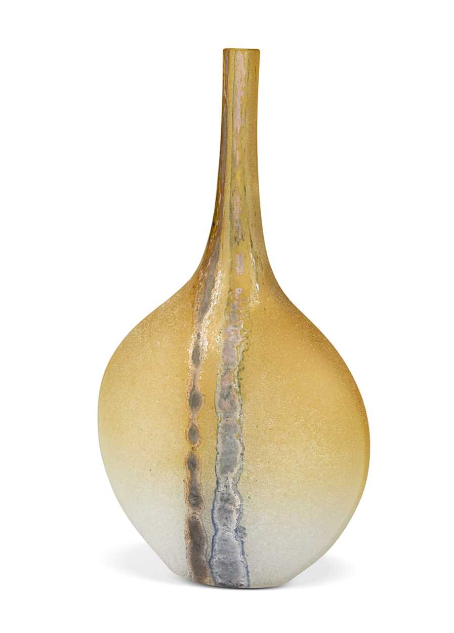 Lot 14 - Alfredo Barbini for Murano, a 'Scavo' glass bottle vase