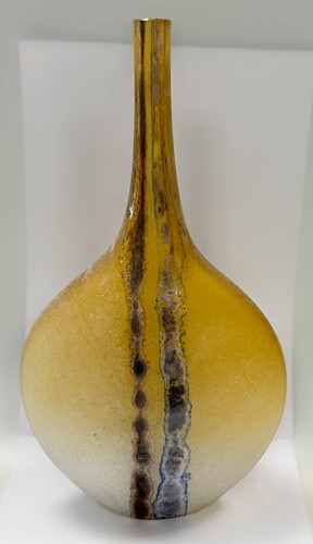 Lot 14 - Alfredo Barbini for Murano, a 'Scavo' glass bottle vase