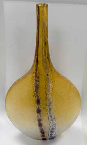 Lot 14 - Alfredo Barbini for Murano, a 'Scavo' glass bottle vase