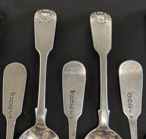 Lot 586 - Newcastle - 12 George III silver teaspoons