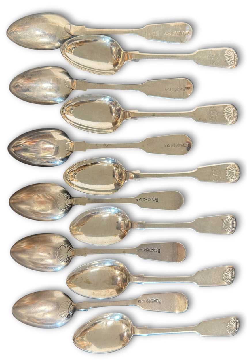 Lot 586 - Newcastle - 12 George III silver teaspoons
