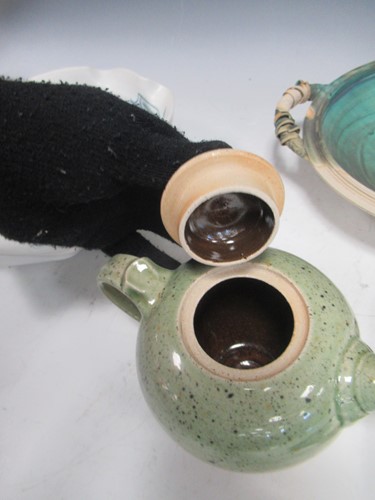 Lot 19 - A mixed group of modern ceramics