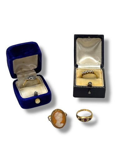 Lot 312 - A five stone diamond ring stamped '18CT & PLAT'...