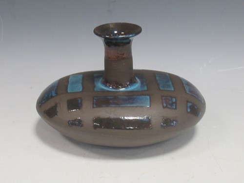 Lot 33 - A mixed group of studio ceramics