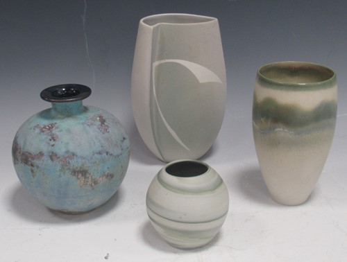 Lot 33 - A mixed group of studio ceramics