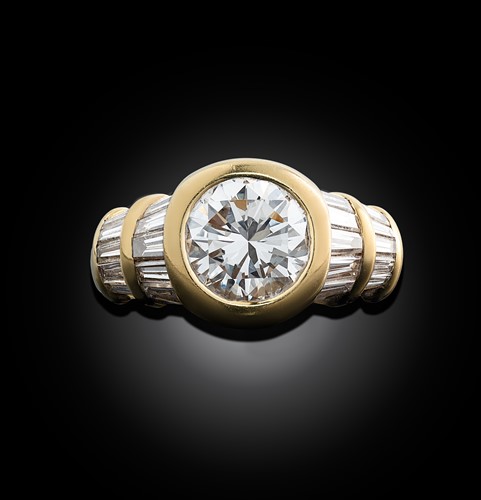 Lot 203 - A diamond solitaire ring