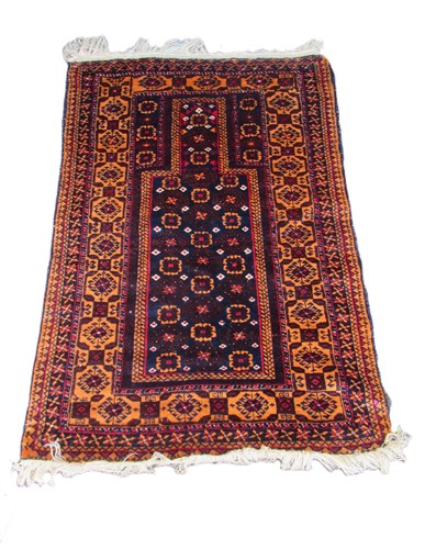 Lot 815 - A Beluchi prayer rug, 138 x 88cm