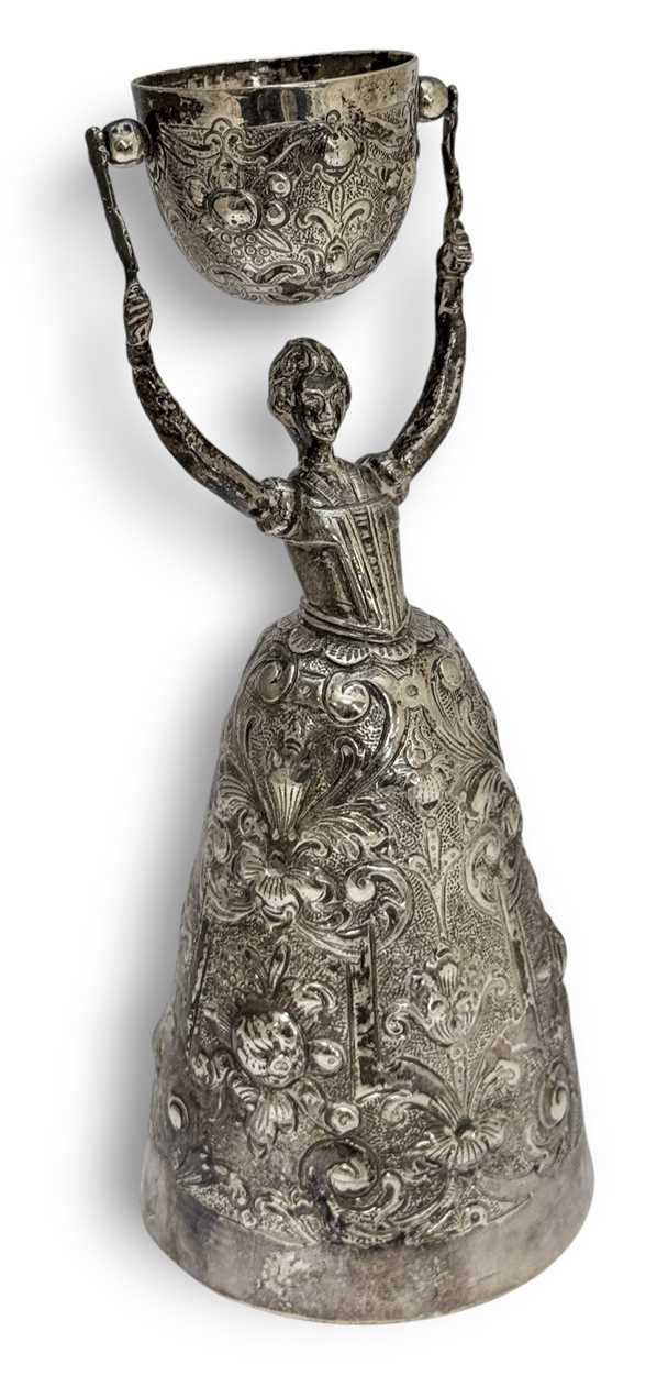 Lot 400 - An early 20th century German metalwares silver wager cup
