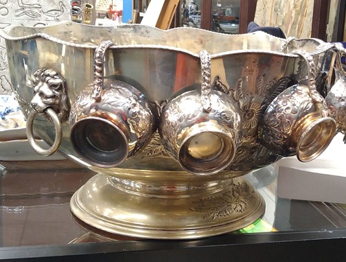 Lot 366 - Silver and silver plated wares, to include a...