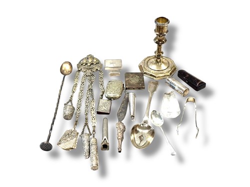 Lot 347 - A collection of silverware including flatware,...