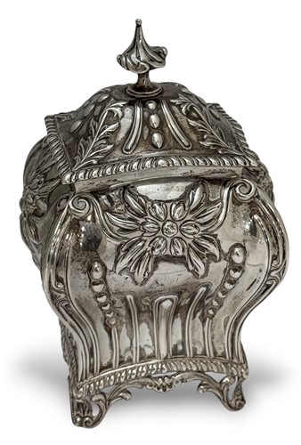 Lot 484 - A Victorian silver tea caddy