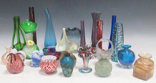 Lot 128 - A collection of 20th century art glass, mainly...