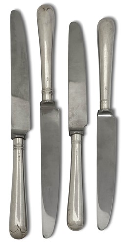 Lot 578 - A 20-piece set of Elizabeth II silver cutlery