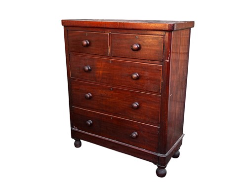 Lot 661 - A Victorian mahogany chest of drawers, 119 x...