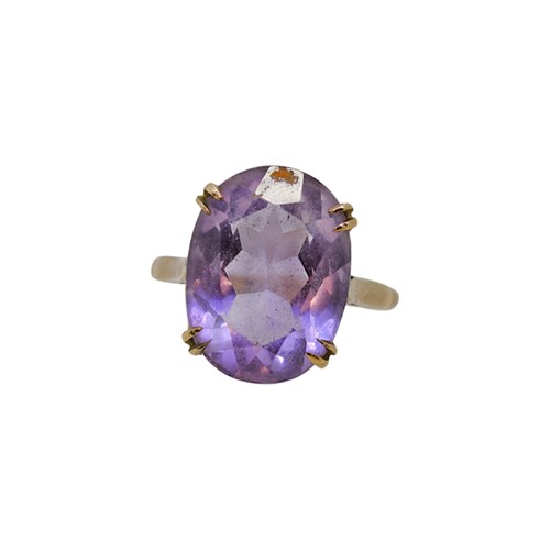 Lot 17 - A 9ct gold amethyst single stone ring