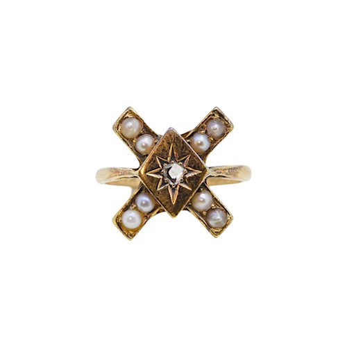 Lot 80 - A diamond and pearl ring