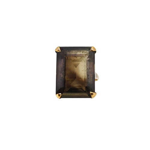 Lot 27 - A 9ct gold smoky quartz ring