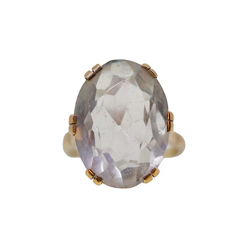 Lot 21 - A 9ct gold single stone quartz ring