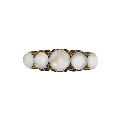 Lot 23 - A 5 stone moonstone ring
