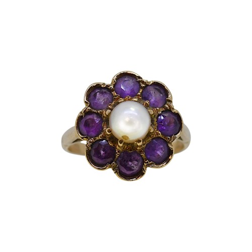 Lot 22 - A cultured pearl and amethyst cluster ring