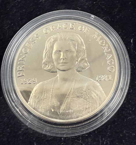 Lot 165 - Pobjoy Mint - Princess Grace memorial coin