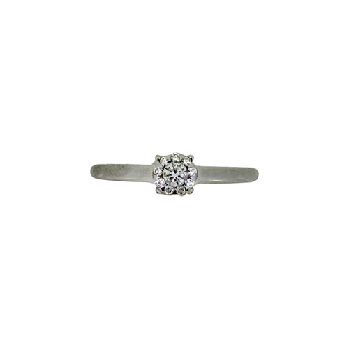 Lot 64 - An 18ct gold diamond set ring