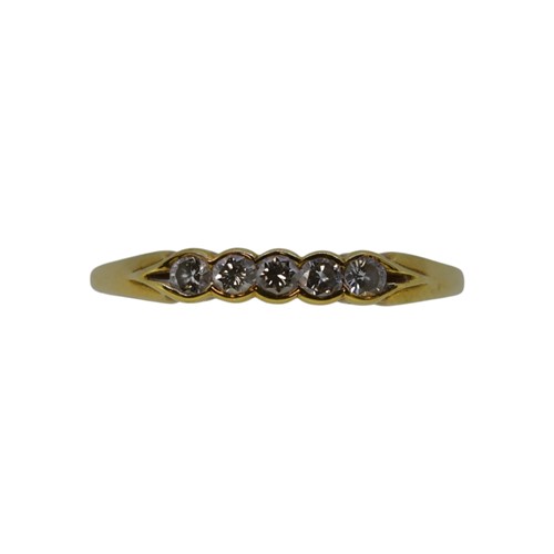 Lot 36 - An 18ct gold five stone diamond ring