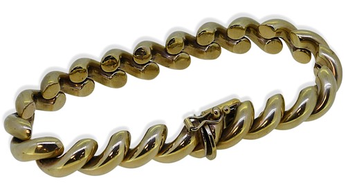 Lot 123 - A 9ct gold bracelet