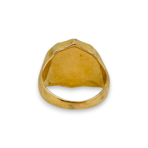 Lot 129 - A hardstone intaglio ring