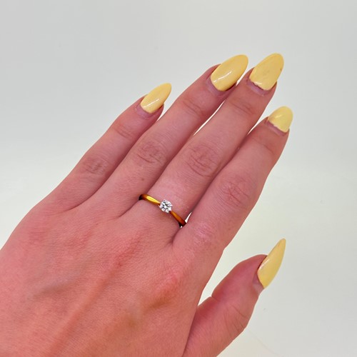 Lot 109 - An 18ct gold single stone diamond ring