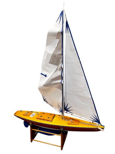 Lot 786 - A pond yacht with two sails, 171 x 127 x 30...