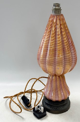 Lot 13 - Attributed to Barovier & Toso, a Murano glass 'Coronato d'Ora' table lamp