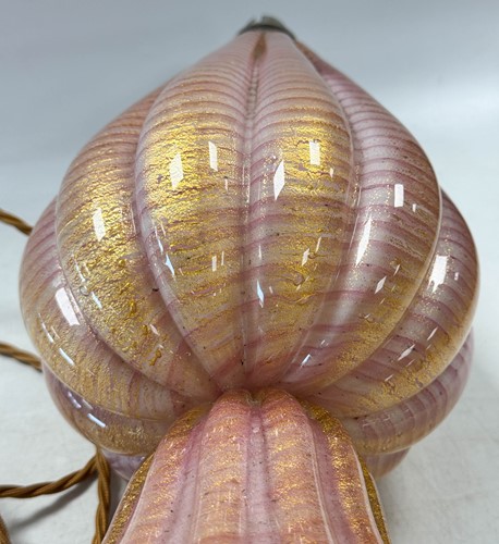 Lot 13 - Attributed to Barovier & Toso, a Murano glass 'Coronato d'Ora' table lamp
