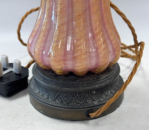 Lot 13 - Attributed to Barovier & Toso, a Murano glass 'Coronato d'Ora' table lamp