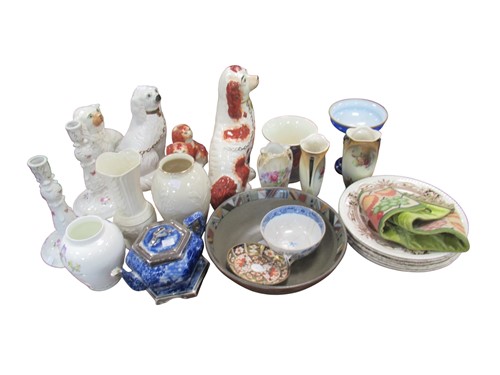 Lot 87 - A group of mixed ceramics to include a set of...