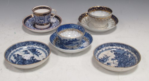 Lot 280 - A selection of tea cups and saucers and two...
