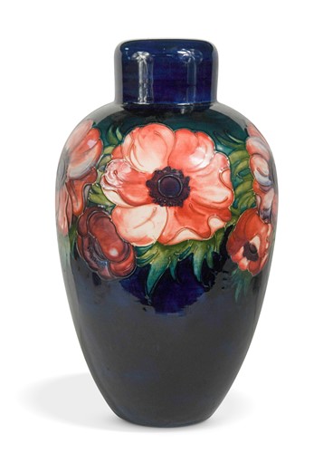 Lot 33 - A Moorcroft Anemone pattern table lamp