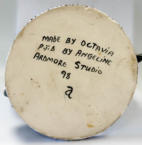 Lot 41 - A collection of Ardmore pottery