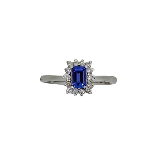 Lot 73 - A 14ct gold tanzanite and diamond cluster ring