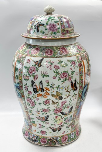 Lot 38 - A Chinese Canton large vase and cover, Qing Dynasty, 19th century