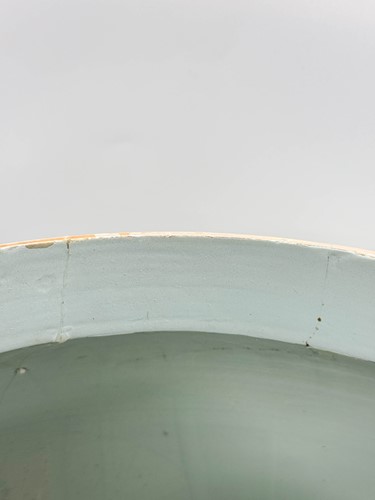 Lot 38 - A Chinese Canton large vase and cover, Qing Dynasty, 19th century