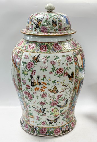 Lot 38 - A Chinese Canton large vase and cover, Qing Dynasty, 19th century