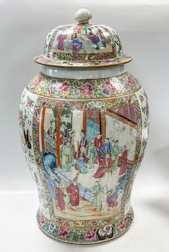 Lot 38 - A Chinese Canton large vase and cover, Qing Dynasty, 19th century