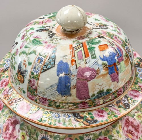 Lot 38 - A Chinese Canton large vase and cover, Qing Dynasty, 19th century