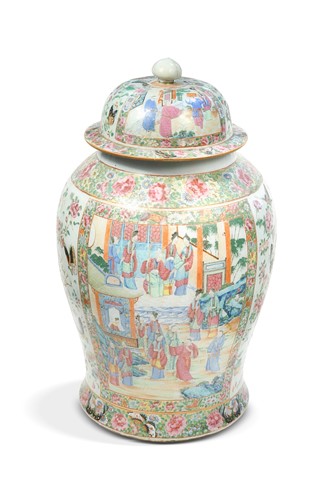 Lot 38 - A Chinese Canton large vase and cover, Qing Dynasty, 19th century